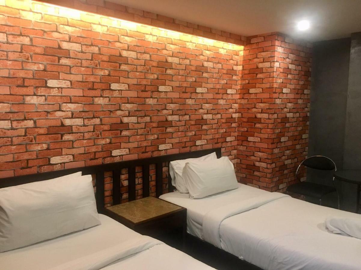 בנגקוק Ton Aor Place Hotel מראה חיצוני תמונה